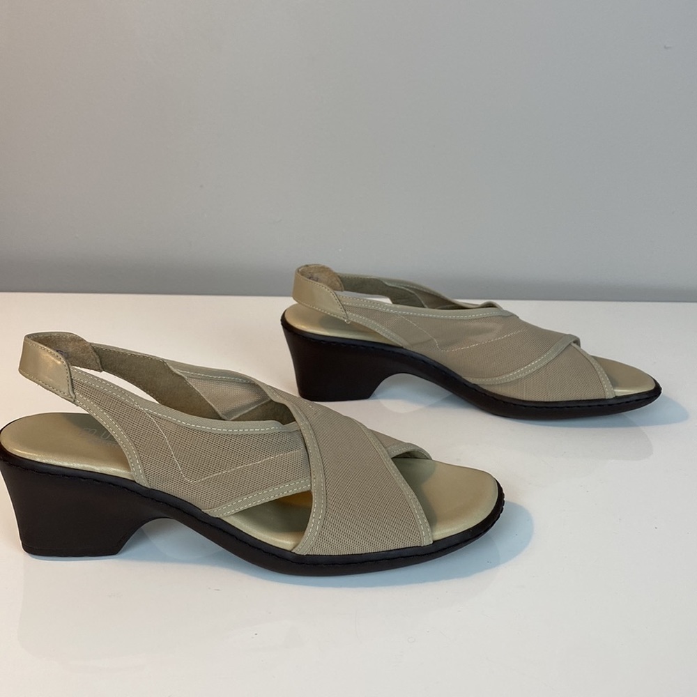Munro Ava Taupe Stretch Slingback Heeled Sandals Size 7.5N - Picture 2 of 15